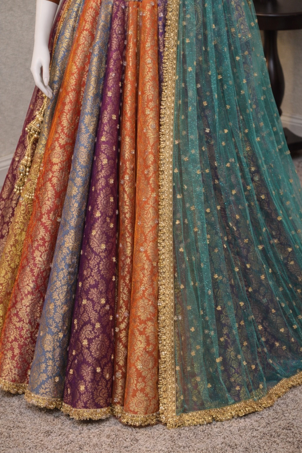 Satrangi Lengha