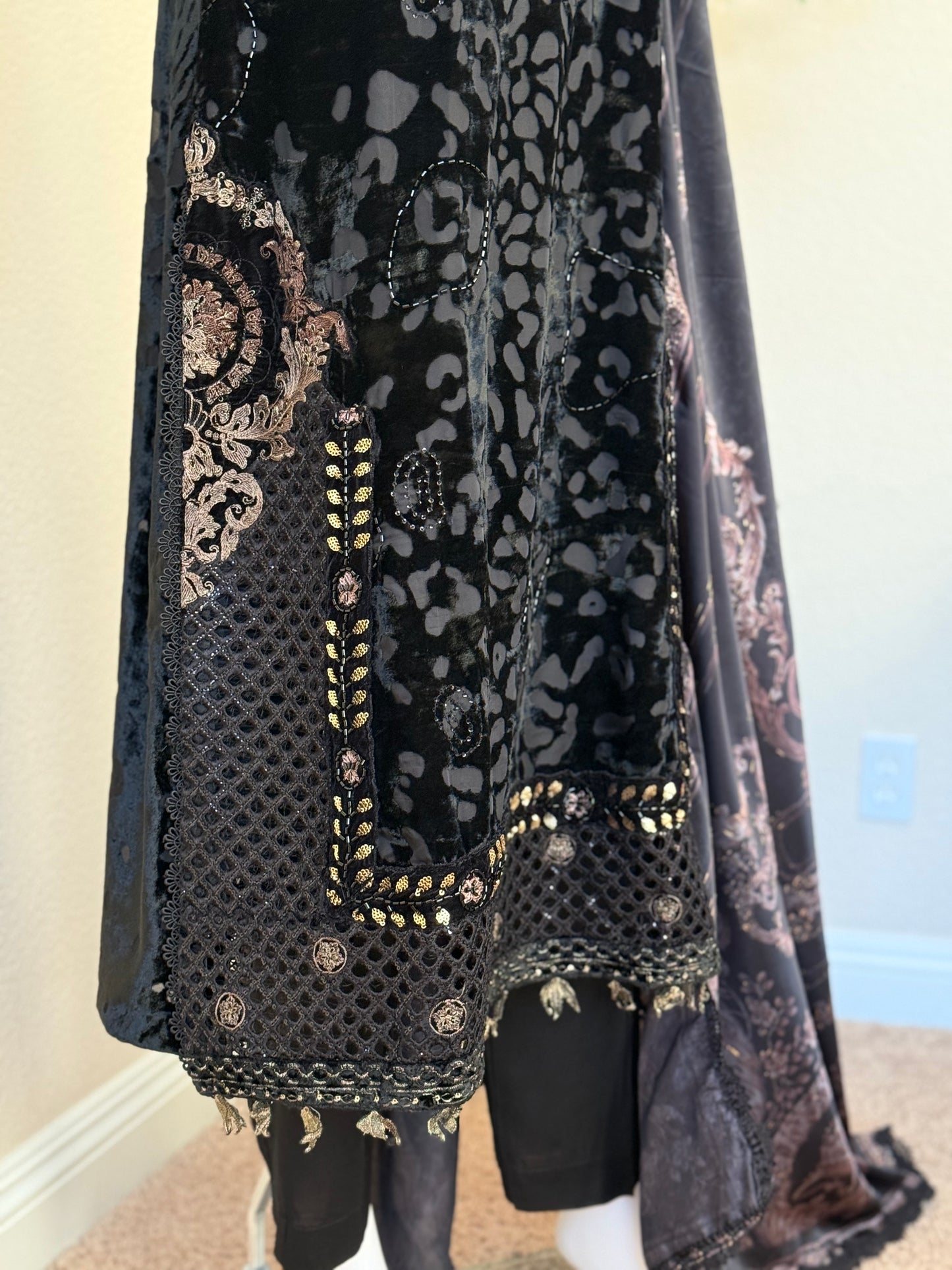 Winter Luxe Velvet - Black