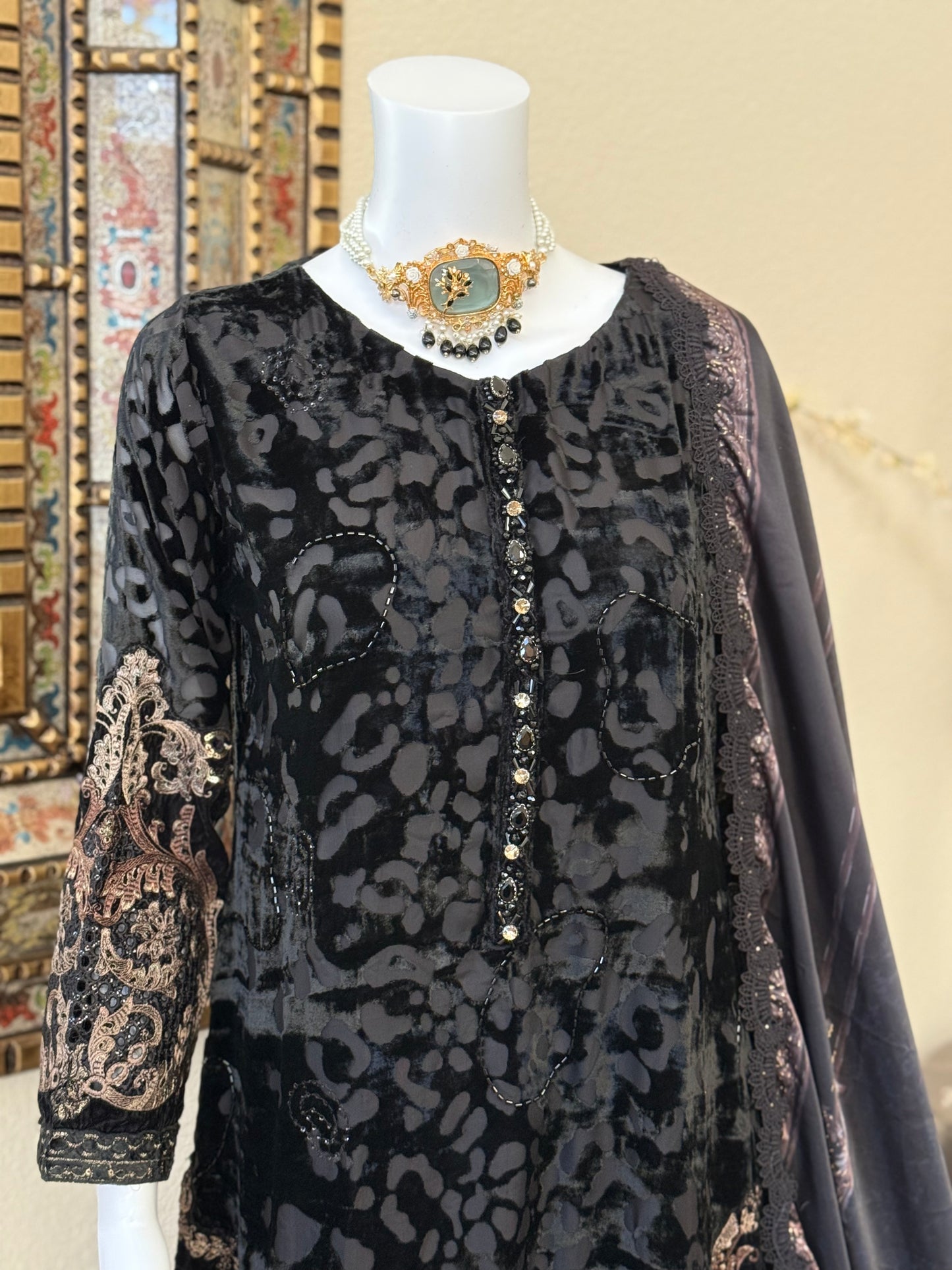 Winter Luxe Velvet - Black